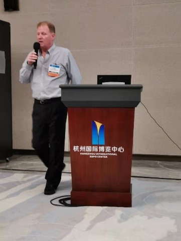 John Mcbride教授做特邀报告.jpg
